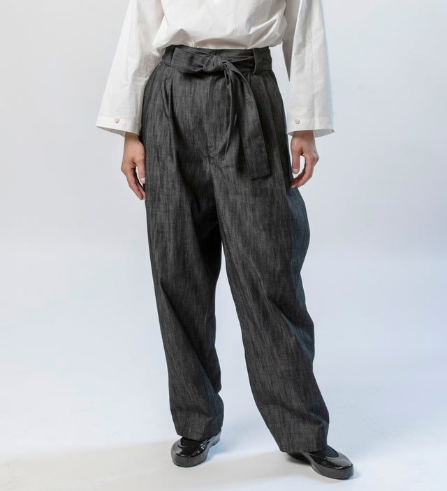 Xuyoni Pintuck Pants